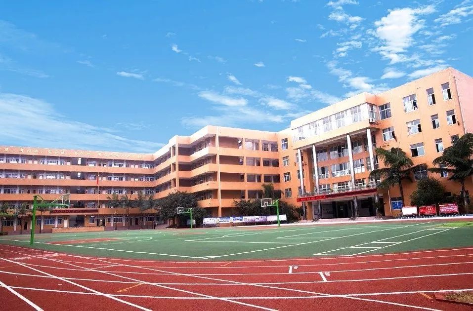 届时来自乐山市各中小学的同学将齐聚四川智仁国际学校·犍为外国语