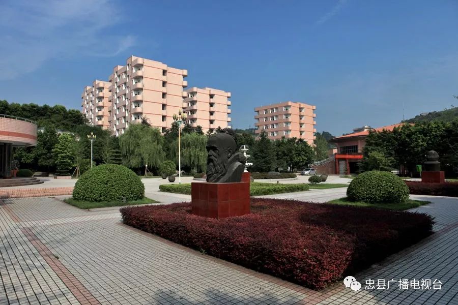 忠县中学创办于1939年抗战烽火岁月中,系重庆市首批重点中学.