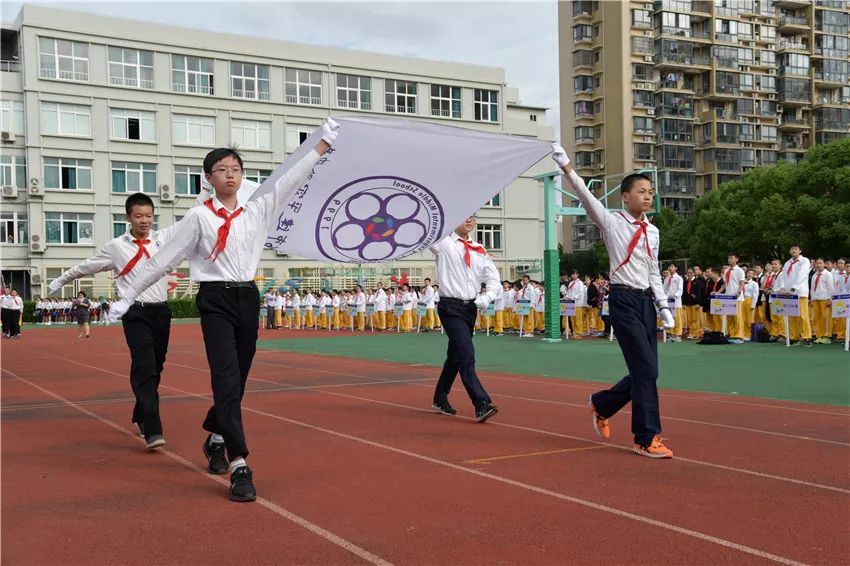 学生发展绽放真我喜迎盛会上海市建平实验中学第十八届体育节开幕式