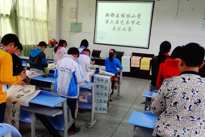 桂林小学孩子们的书法媒体上刊载已超过百幅石板滩小学针对客家乡音