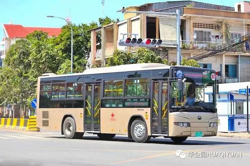 公交车洪森总理也宣布,自本月15日起,柬埔寨国家的约5000名各项体育