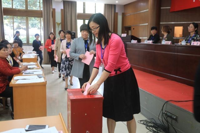 柯岩街道第四次妇女代表大会圆满结束