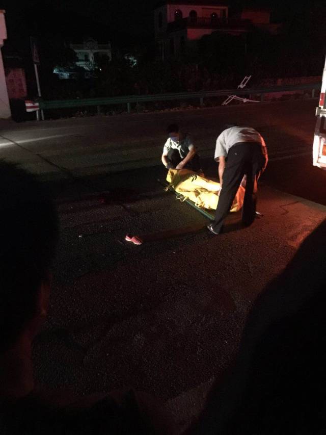 三乡一女子头部被小车碾压当场身亡,司机逃逸!