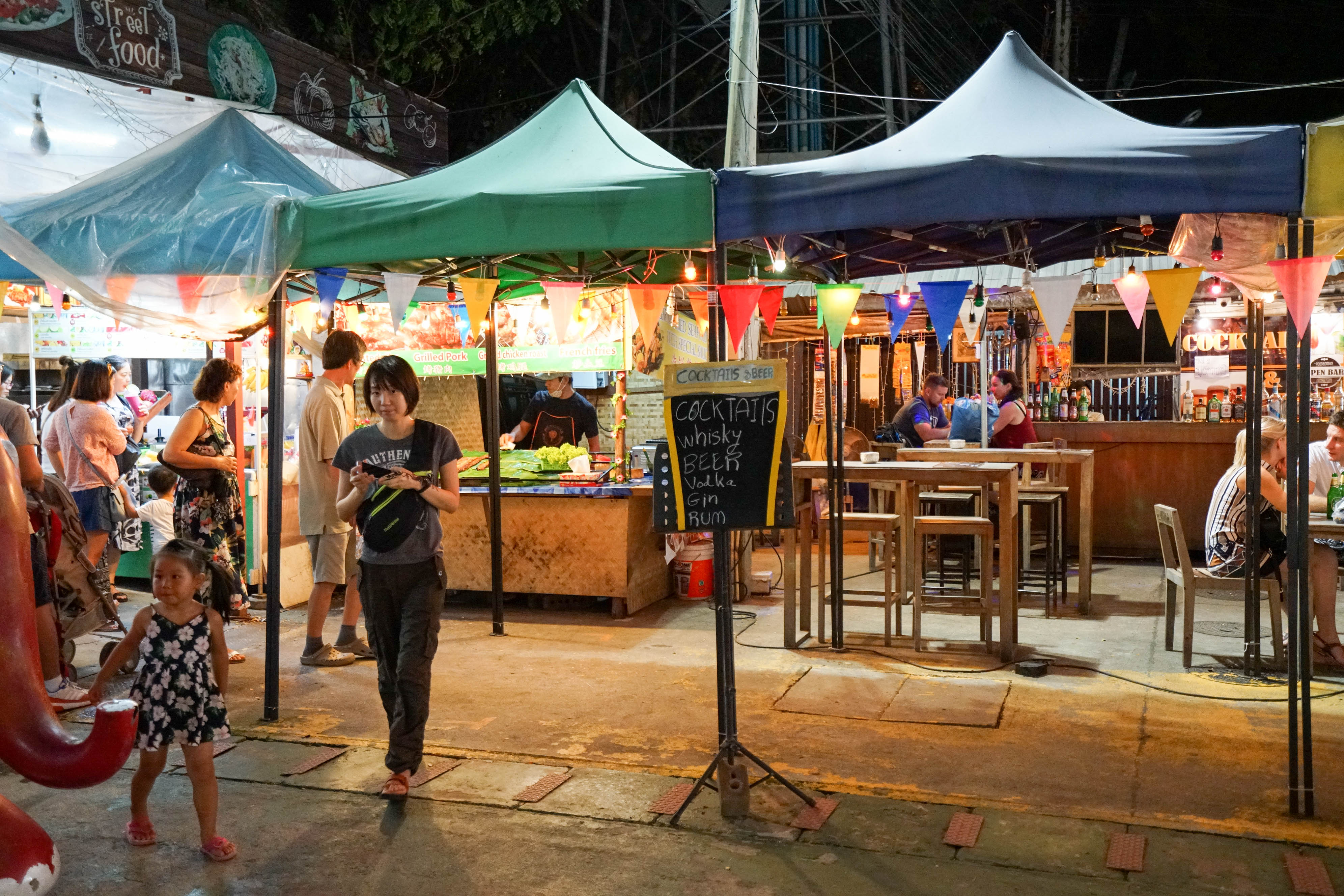 泰疯狂,去超热闹的清迈夜市,吃路边摊做马杀鸡