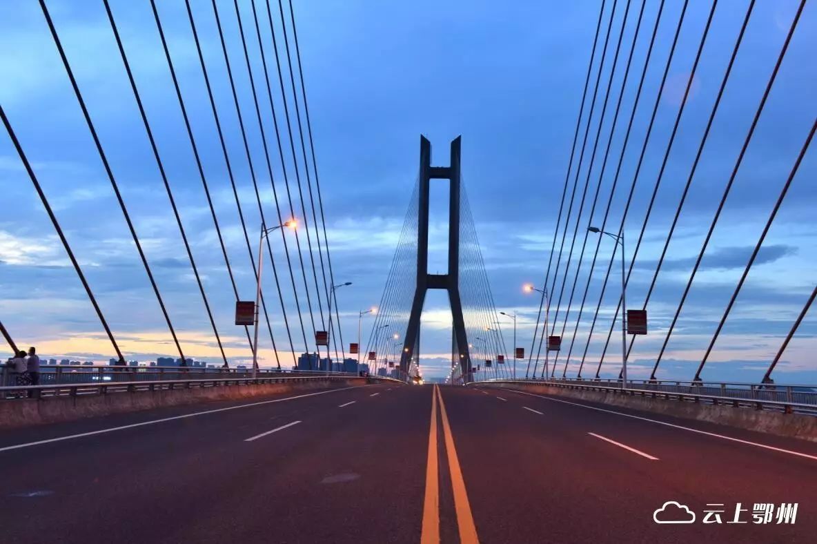 你知道鄂州境内有几座长江大桥吗?