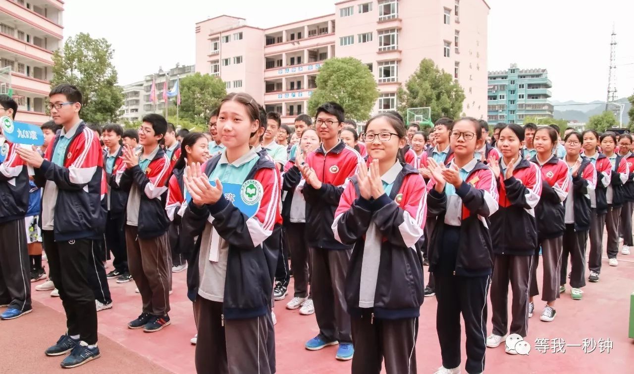 艺术大师尹舒拉王少求伉俪回母校温溪一中