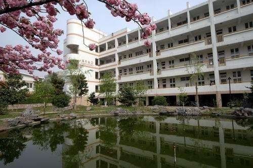 每日一校 江苏 南京市雨花台中学国际部