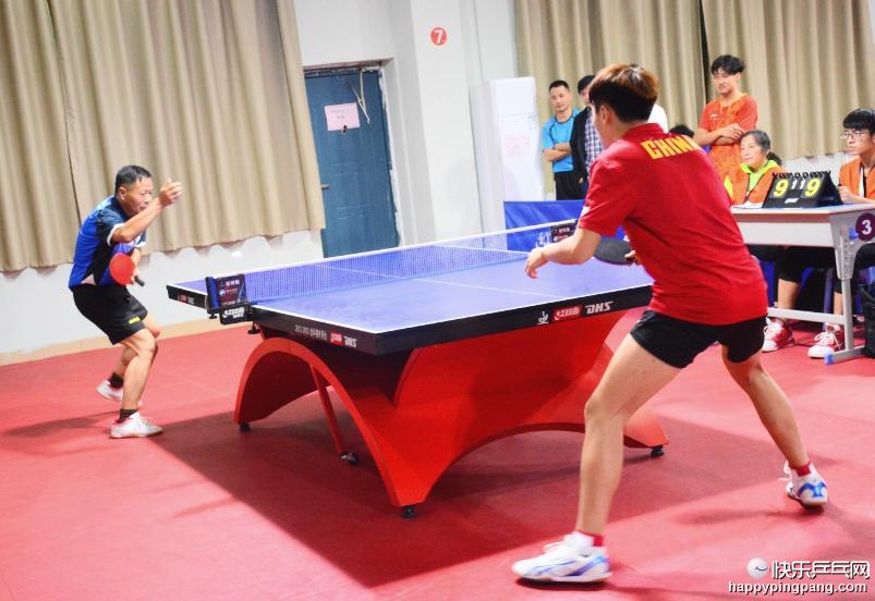 尤其是前乒乓球省队选手刘舒健,乒乓球高手黄晨的精彩表现,让人拍案叫