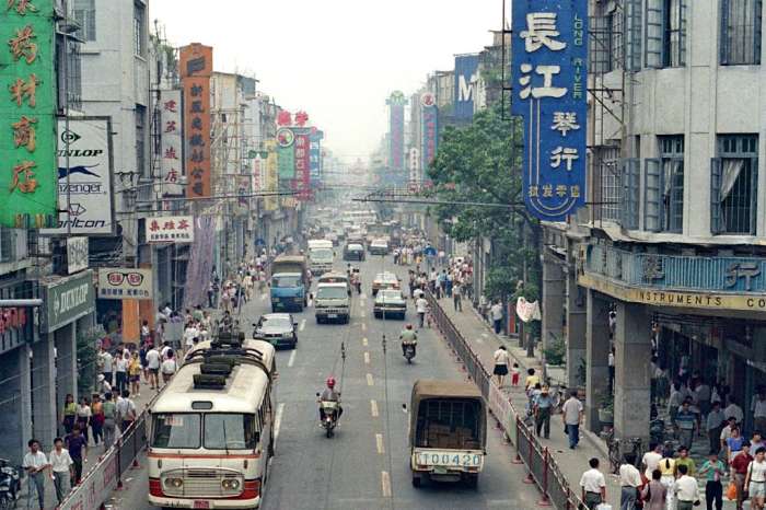 九十年代初 中国各具特色的城市 现在都是一摸一样的