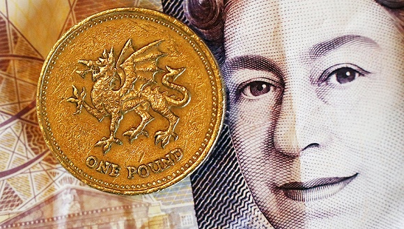 旧版1英镑硬币退出流通:英国人疯狂花零钱