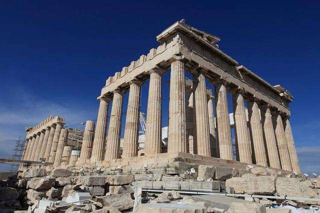 雅典至今仍保留了很多历史遗迹和大量的艺术作品,其中最著名的是雅典