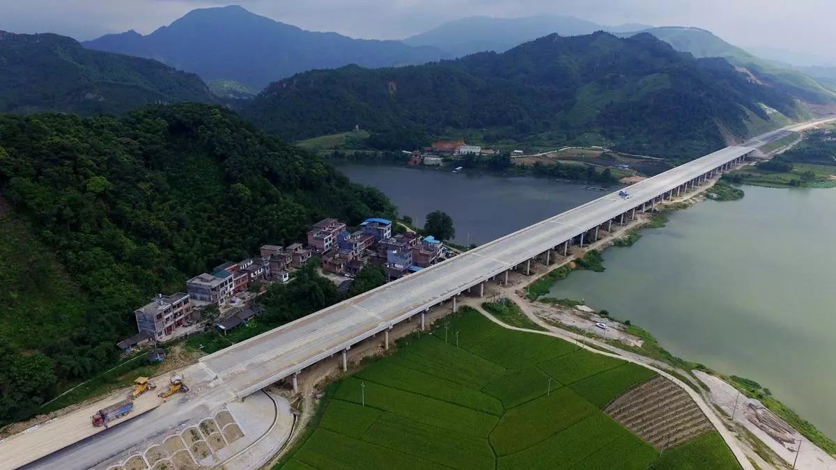 填补桂北三县没有高速公路的历史空白 途径的三江侗寨风雨桥,程阳八寨