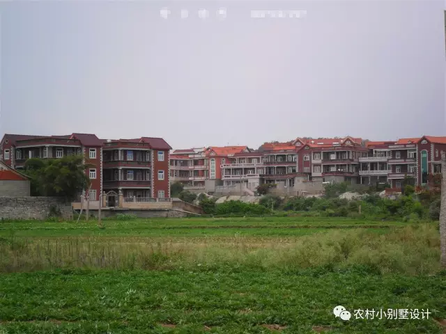 福建有个小镇,别墅遍地,这里的农村自建房是中西建筑结合的艺术