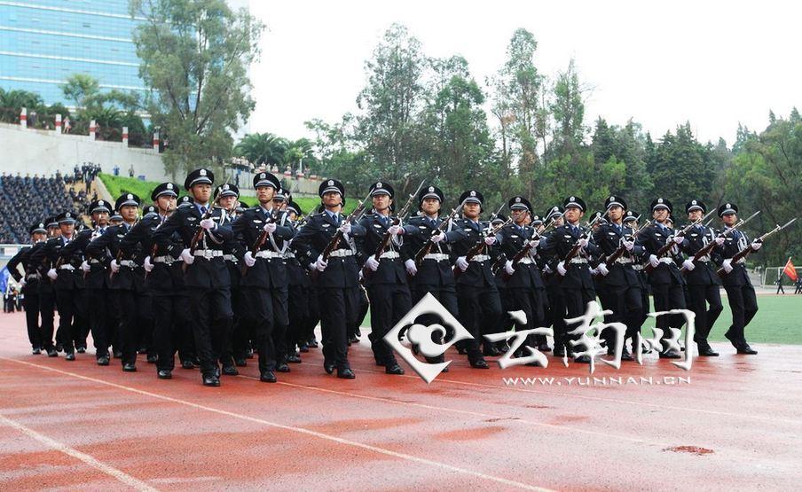 云南警官学院开放日 1张照片感动观众