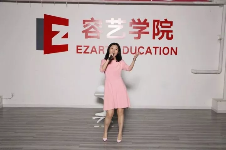 印梦珂演唱《迷迭香》日语版的《我只在乎你》小艺还是头回听,不过