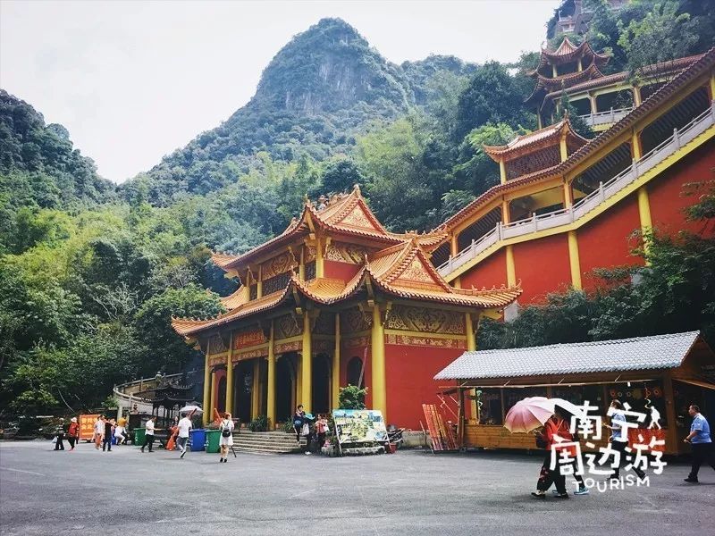 马山弄拉风景区 沿着公路历尽艰辛的登顶,体验"炼狱"般的经历,可