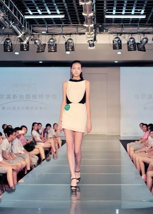 在国外很少有像中国哈尔滨新丝路模特学校这样的专业培训机构