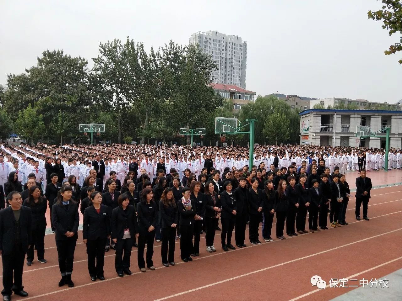 北京二中开学第一课：升国旗_北京日报APP新闻