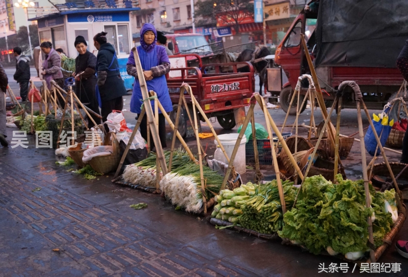 安顺早市,生活气息好浓如同老电影里的一个场景,其实