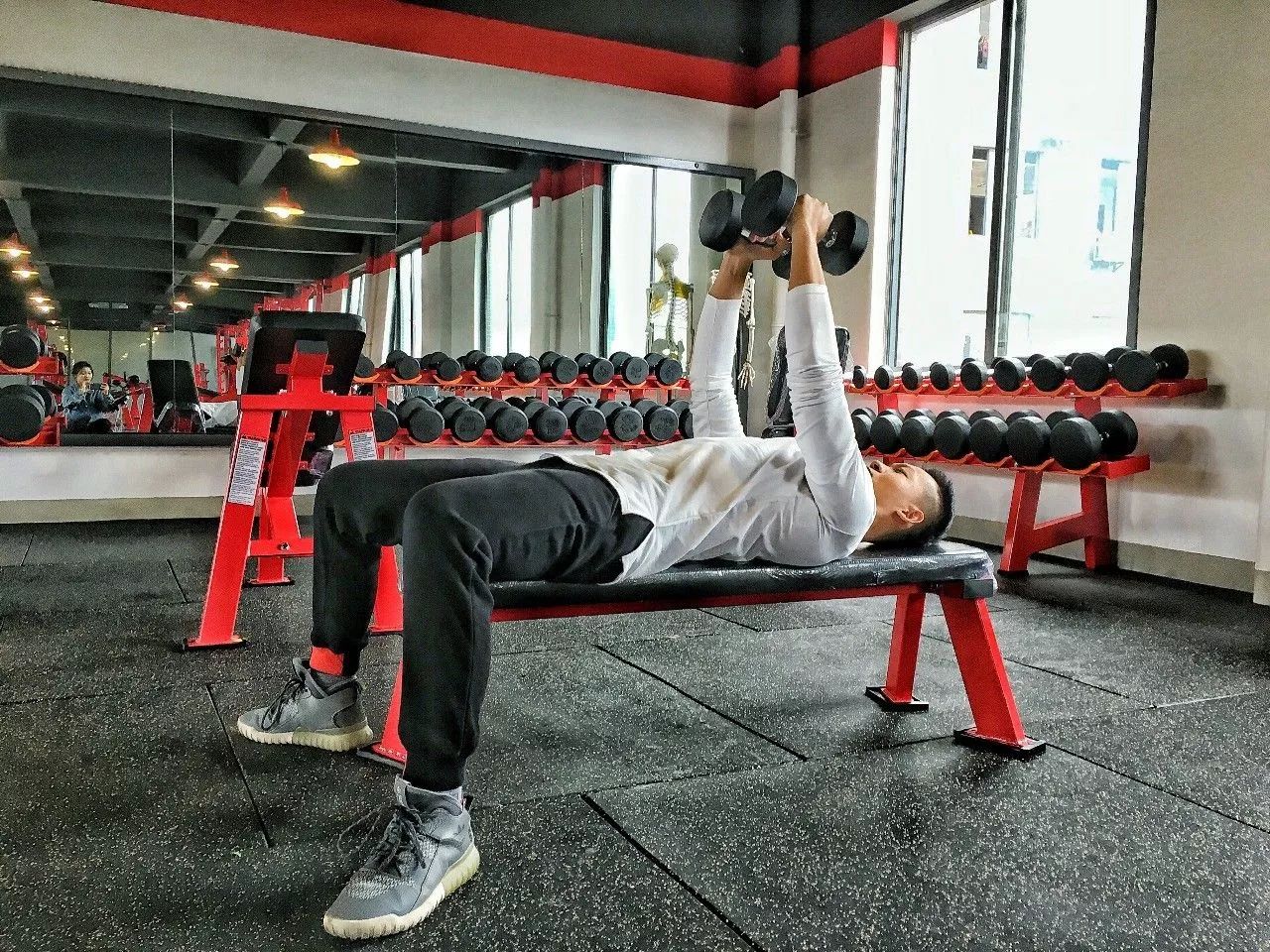 平板哑铃飞鸟(flatbench dumbbell flyes