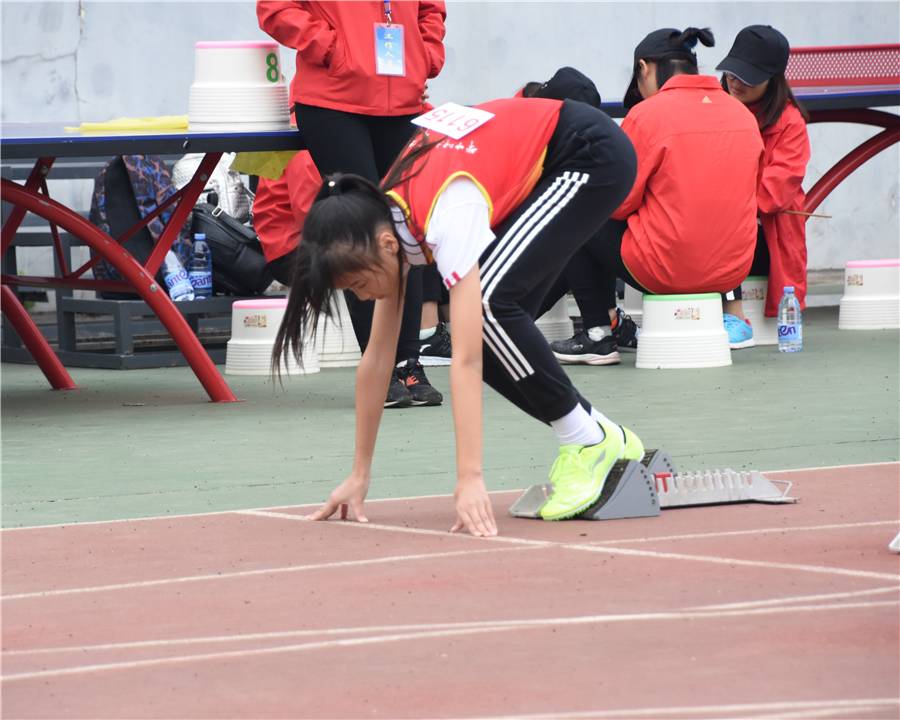 百米是田径吗男生怎么练(百米是田径吗男生怎么练视频)