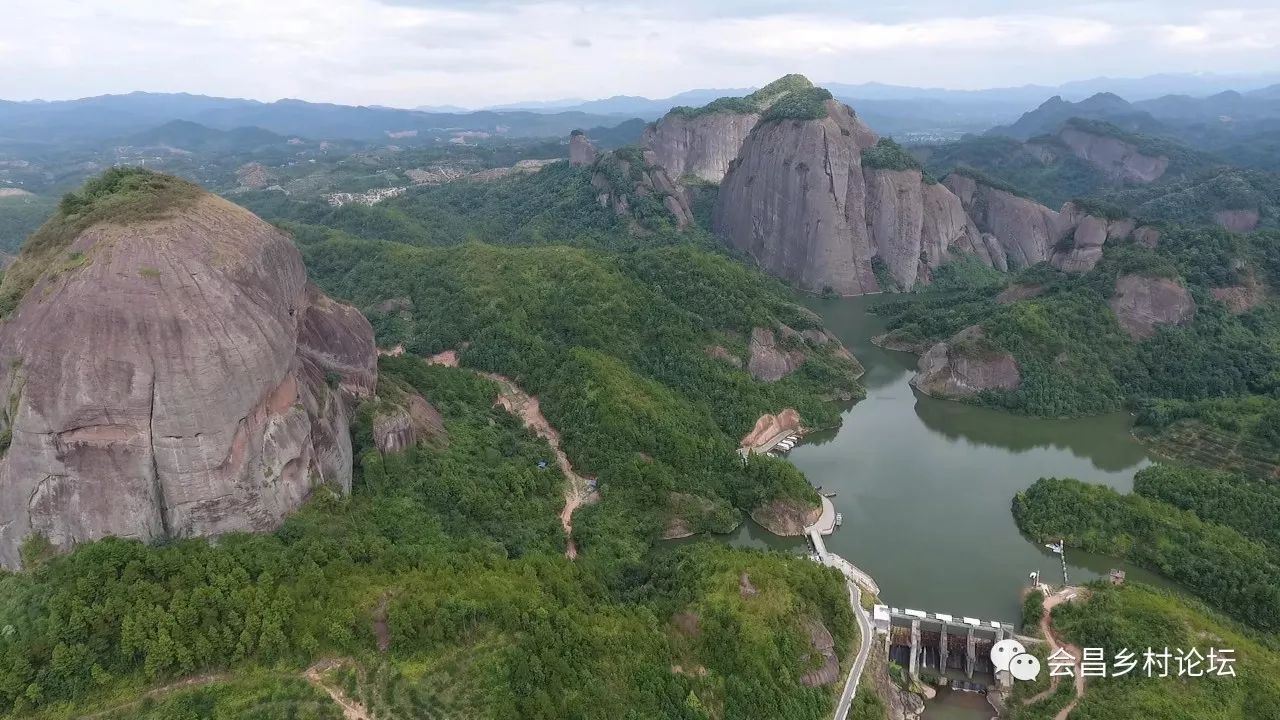 汉仙温泉俗称"热水塘",筠门岭镇东南部车心村境内,汉仙岩风景名胜区