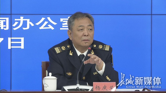 河北省海上搜救中心办公室副主任,河北海事局指挥中心主任杨庆义.