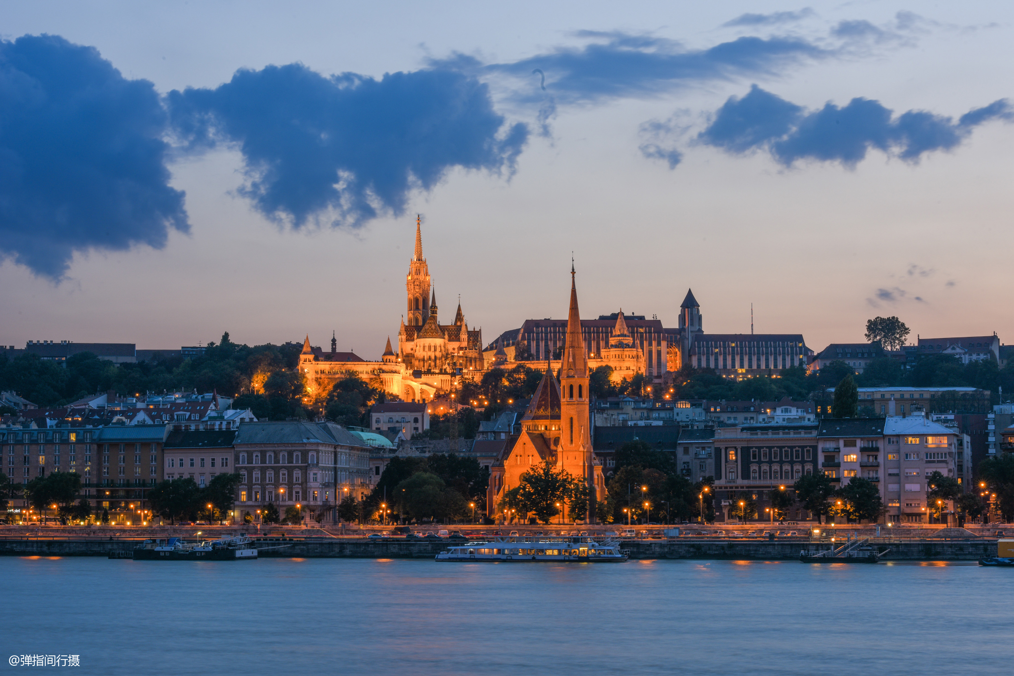 【携程攻略】布达佩斯城堡山景点,城堡山是布达佩斯必去的地方，也是整个布达佩斯游客最多的地方。 可…