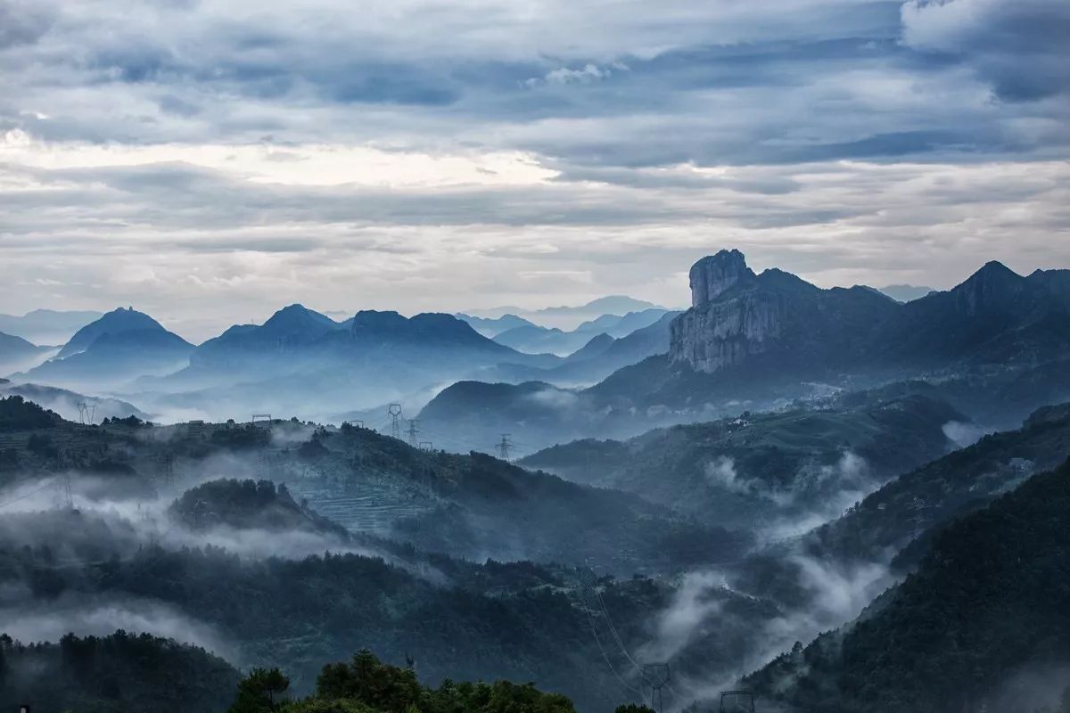 玉甑景区 景区门票:30元 地址:乐清市白石镇 玉甑峰是中雁荡山的图腾