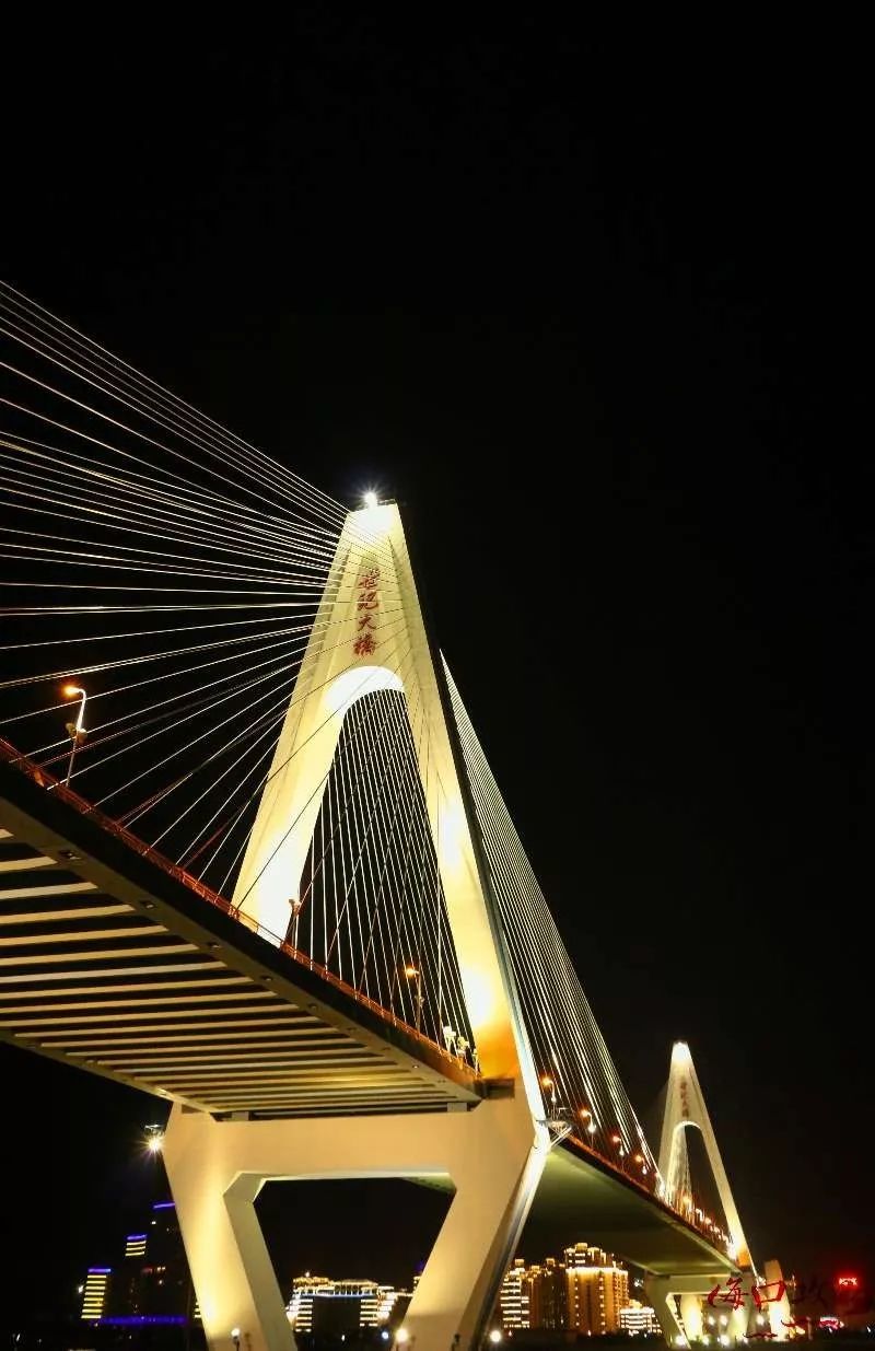 夜海口世纪大桥