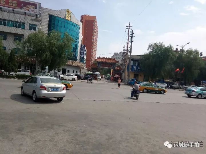 【运城随手拍】槐树凹北口禹都街与槐中路交叉路口应加强交通管理