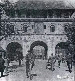 70年代建瓯鼓楼▲曾经的建瓯南街头喷泉▲曾经的建瓯火车站站前广场