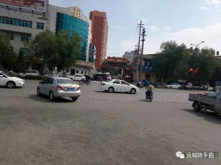 【运城随手拍】槐树凹北口禹都街与槐中路交叉路口应加强交通管理