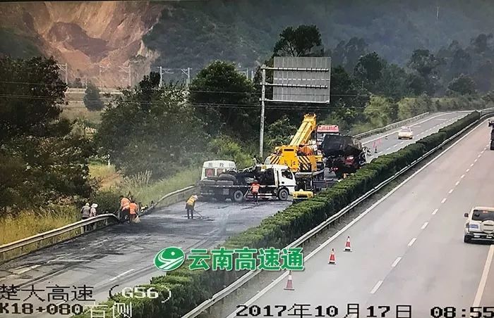 生活 正文 10月17日早因交警对 昨日夜间楚大高速往楚雄方向南华,钱粮