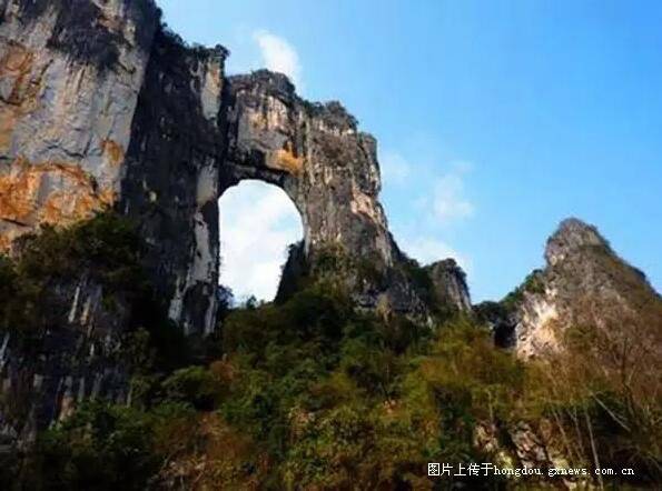 灵川潮田的穿岩奇景▲灵川大圩的小桥流水▲临桂草坪的梦里水乡