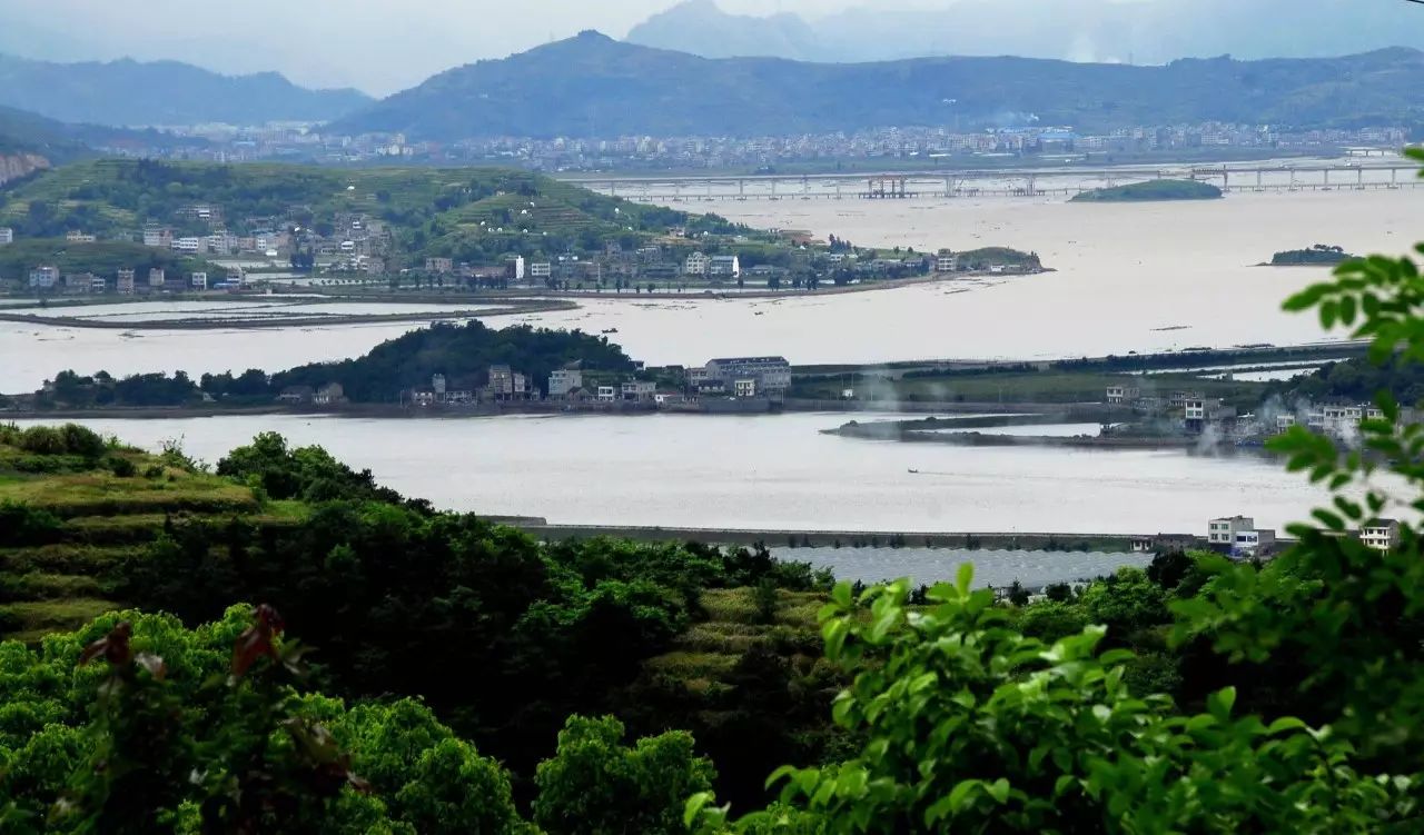 隐世却不闭世的山海之城坞根,在鹅冠山看白鹭南飞,在神秘碉楼读古老