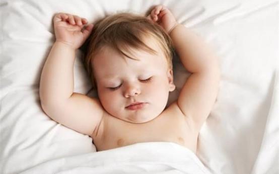 婴儿为什么举手睡觉