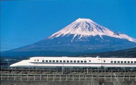 1964年,东海道新干线高速铁路在日本诞生,随后高铁在日本和欧洲得到