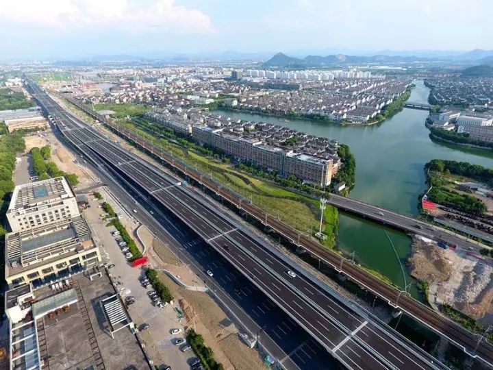 财经 正文  绍兴最大的基础设施建设项目—杭绍台高速公路,全国首批