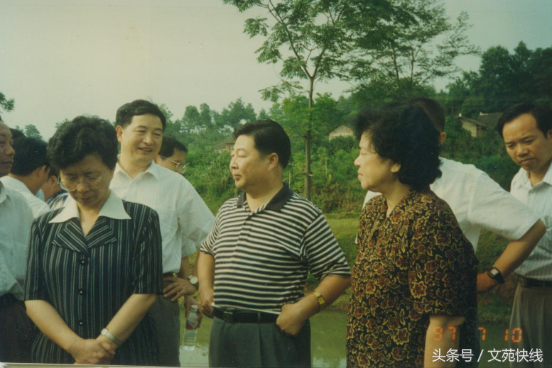 郑培民1943年7月23日生河北武安人2002年感动中国人物之一