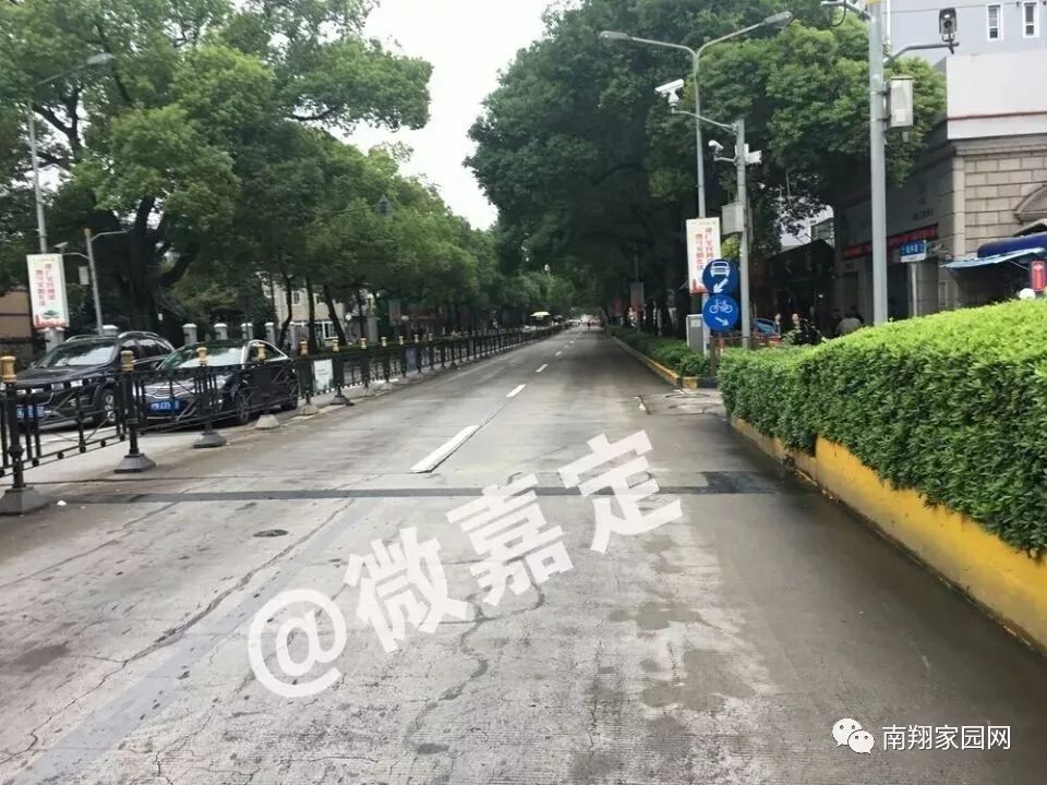 嘉定突发车祸!电瓶车被卷大巴士车底!半条城中路一度交通瘫痪!