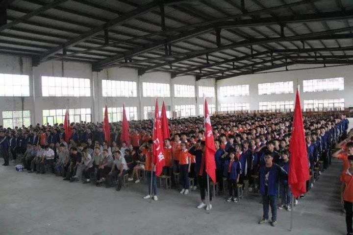 遂川二中隆重举行2018届高考复习迎考动员暨誓师大会