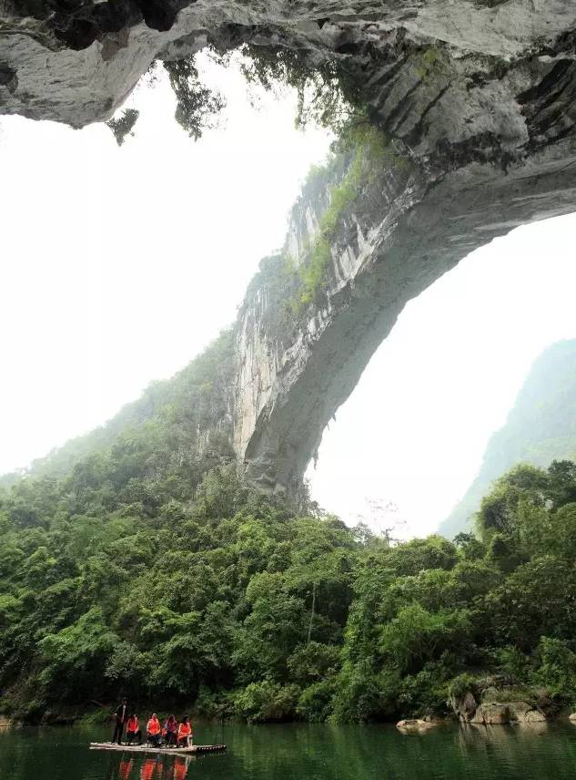 天生一座仙人桥天峨布柳河仙人桥