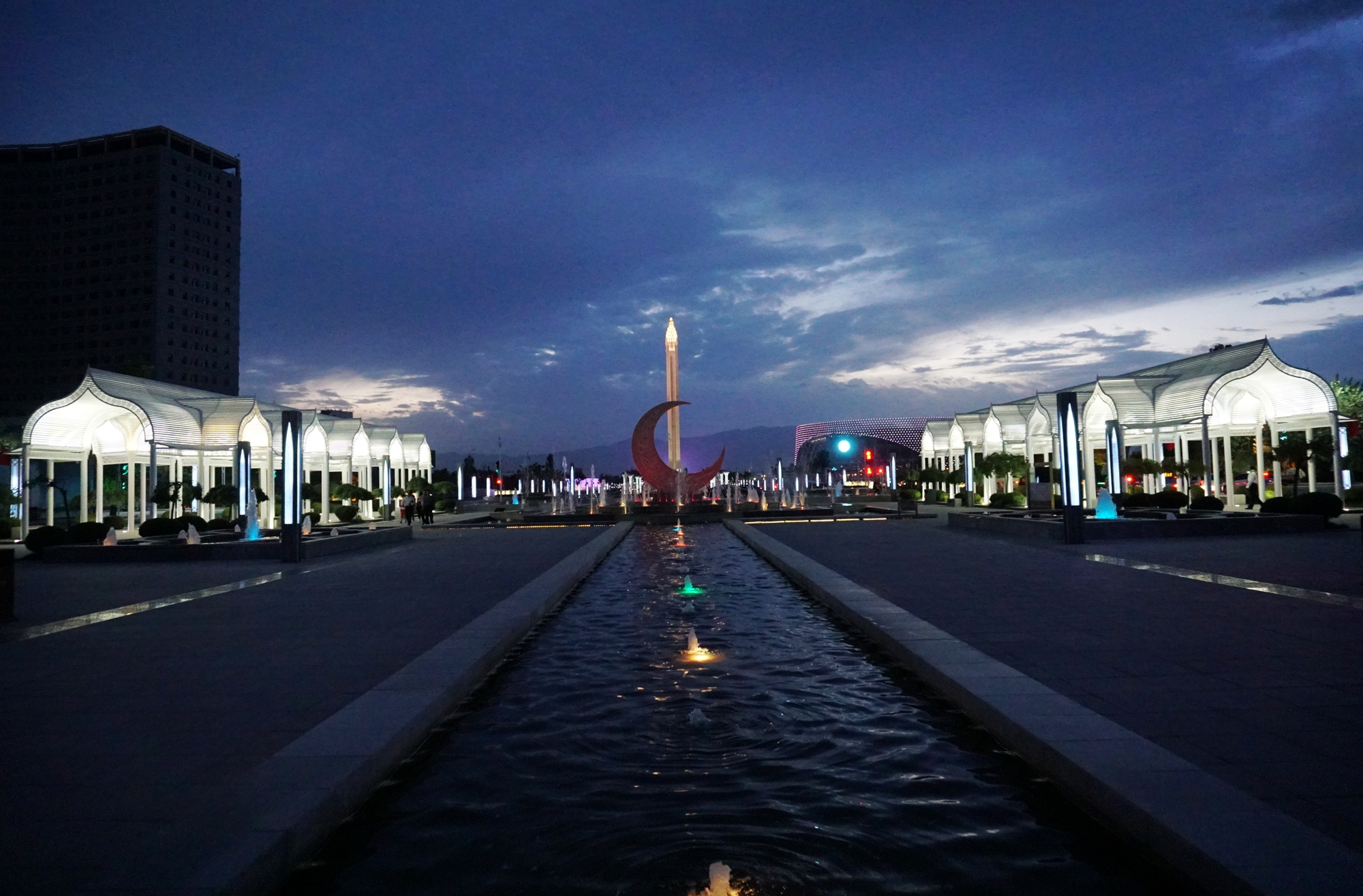 银川新地标,中阿之轴的夜晚如此璀璨美丽