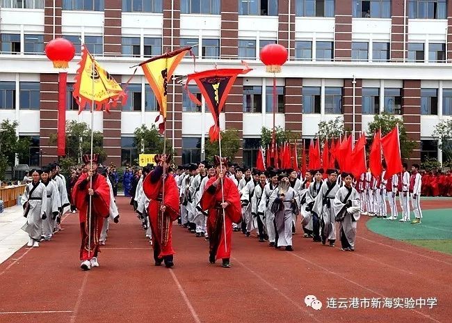 最后,新海实验中学苏守杰校长宣布新海实验中学苍梧校区第八届科技