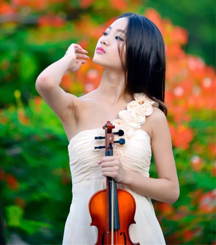 文化 正文  关注  陈蓉晖,旅美小提琴演奏家,她的演绎讲究音色,乐感和