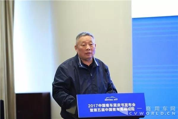 中国公路学会客车分会高级技术顾问 裴志浩 裴志浩重点阐述了客车安全