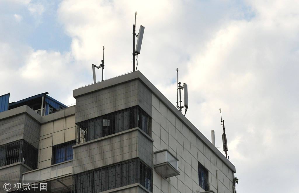 居民楼顶手机信号基站(图片来源:视觉)