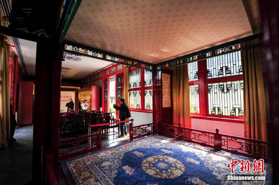 "皇帝书房"位于沈阳故宫西路中轴线上的仰熙斋内,建筑面积241平方米