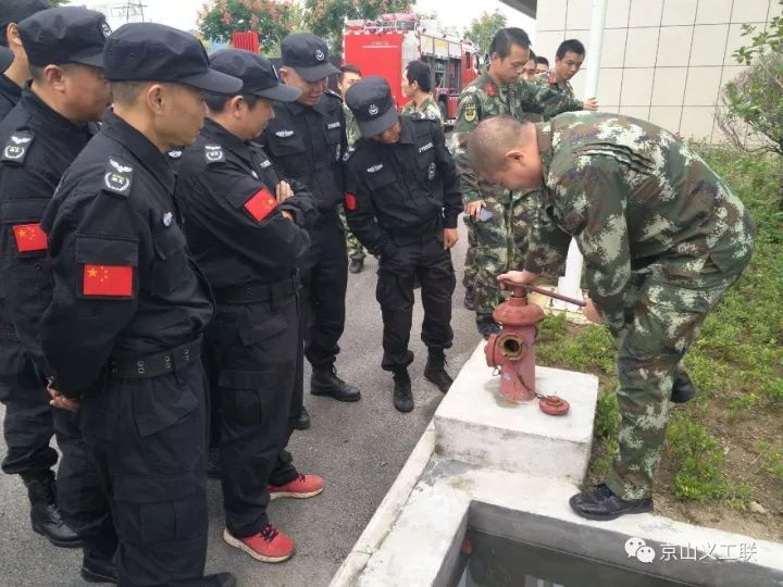 大队领导欢迎飞鹰救援队十名队员参加此次备勤活动!